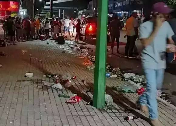 Bonito tem p&uacute;blico de r&eacute;veillon, sujeira na rua e desabastecimento de &aacute;gua