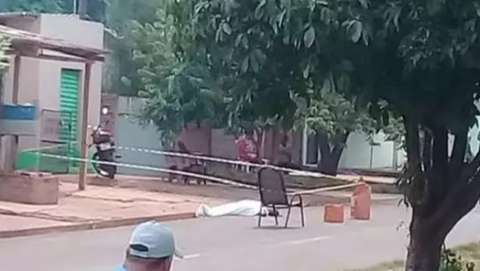 Homem &eacute; morto a facadas ap&oacute;s discuss&atilde;o com vizinho de quarto 