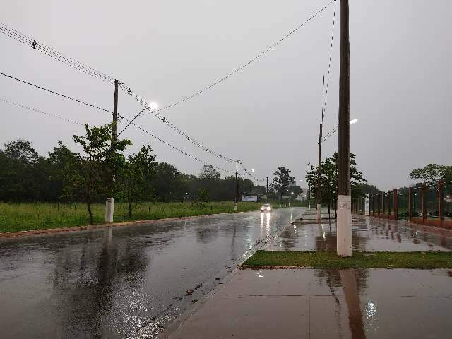 Dourados tem chuva expressiva depois de 21 dias sobrevivendo de garoas