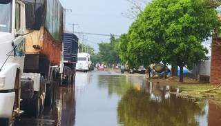 Rua alagada em Amambai. (Foto: A Gazeta News) 