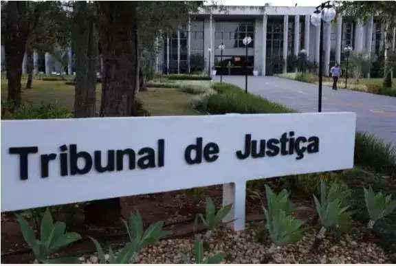 Justi&ccedil;a manda moradora destruir obra feita em condom&iacute;nio sem aprova&ccedil;&atilde;o 