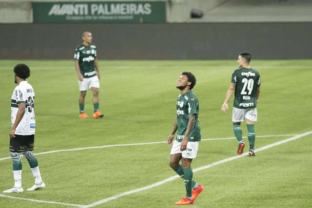 Palmeiras perde do Coritiba, a 3&ordf; seguida no Brasileiro, e Luxemburgo pode cair