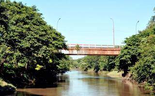 Ponte sobre o Rio Apa, entre Bela Vista (MS) e Bella Vista Norte, no Paraguai (Foto: João Carlos Velazquez)