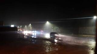 Chuva na Avenida Nefe Pael no Nova Lima. (Foto: Marcos Rivany)