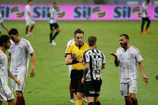 Fluminense cont&eacute;m &iacute;mpeto do l&iacute;der Atl&eacute;tico-MG e segura empate no Mineir&atilde;o