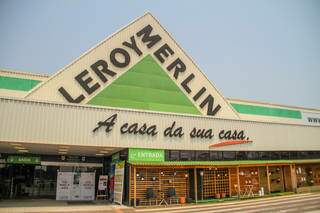 A Leroy Merlin fica na Avenida Cônsul Assaf Trad, ao lado do Shopping Bosque dos Ipês. (Foto: Marcos Maluf)