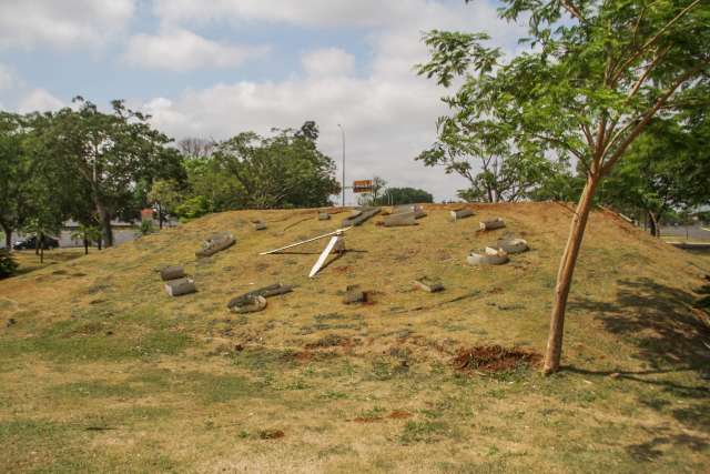 Listado como ponto tur&iacute;stico, Rel&oacute;gio das Flores &eacute; monumento abandonado 