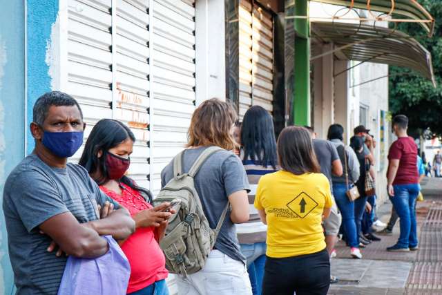 Feir&atilde;o oferece vagas em lojas e palestras a quem n&atilde;o consegue voltar ao mercado