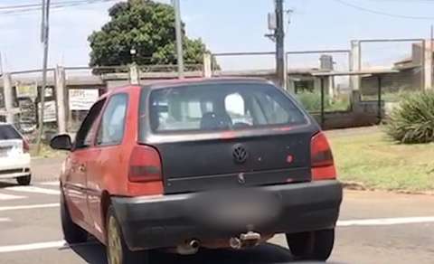 Em “zigue-zague”: motorista dirige de forma perigosa na Lúdio Coelho