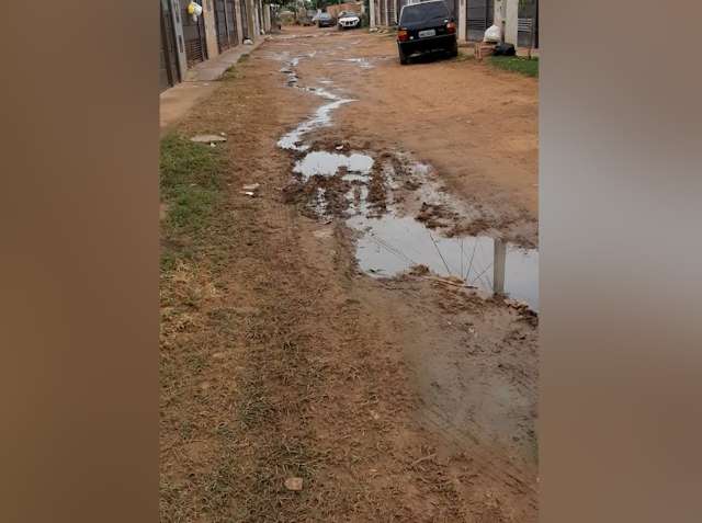 Esgoto a c&eacute;u aberto h&aacute; 1 ano &eacute; problema para moradores do Los Angeles