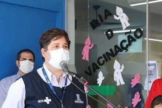 Secretário de saúde, José Mauro Filho comentou sobre queda dos casos de covid durante lançamento da campanha de multivacinação. (Foto: Kísie Ainoã)