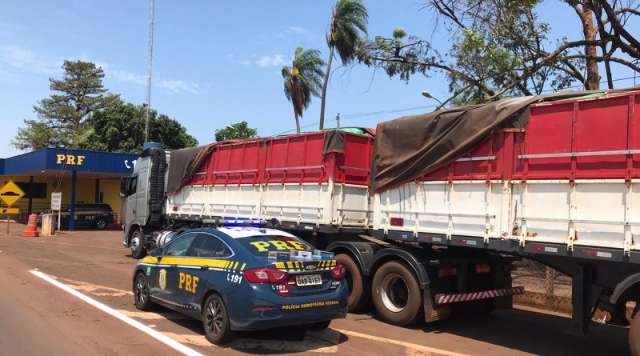 Motorista abandona carreta com R$ 2,2 milh&otilde;es em cigarros em posto de gasolina