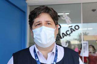 Secretário José Mauro faz apelo para a população comparecer aos postos de saúde. (Foto: Kísie Ainoã)