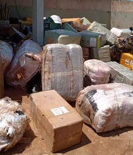Foram encontrados 200 fardos de contrabando na residência. (Foto: Polícia Civil)