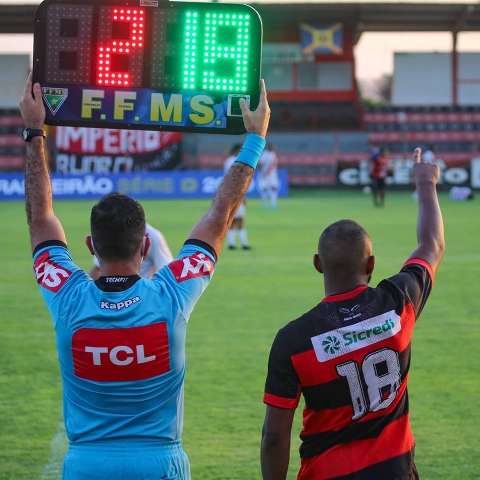 Lanterna ap&oacute;s trocar de treinador, &Aacute;guia Negra encara time do MT