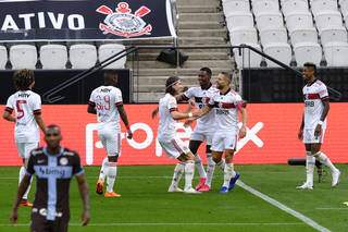 Diego jogador do Flamengo comemora seu gol durante partida contra o Corinthians no estádio Arena Corinthians pelo campeonato Brasileiro A 2020. (Foto: Estadão Conteúdo)