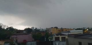 T&aacute; chovendo a&iacute;? Chuva alivia calor&atilde;o em v&aacute;rias cidades do interior
