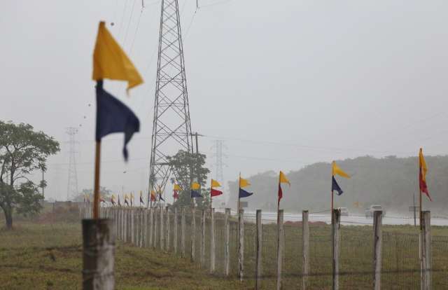 Ap&oacute;s ventania de 67 km/h, chuva se espalha e temperatura cai 12&deg;C