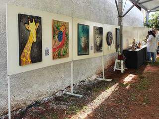 Drive-thru das Artes recebeu pinturas, gravuras e também esculturas (Foto: Arquivo Pessoal)