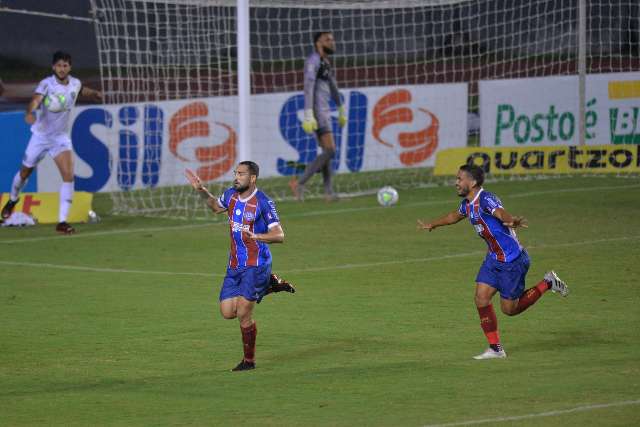 Com dois de Gilberto, Bahia vence de virada e Atl&eacute;tico-MG cai para o 3&ordm; lugar