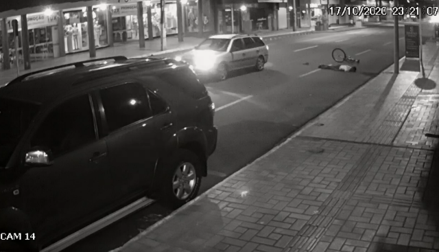 Motorista que atingiu ciclista na contram&atilde;o diz que fugiu por medo 