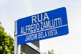 Placa de rua da Capital que teve o nome recentemente alterado. (Foto: Henrique Kawaminami | Arquivo)