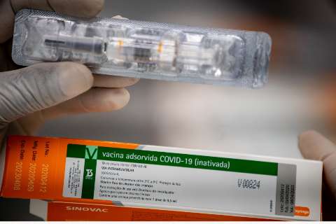 Vacina chinesa é a que tem menos efeitos colaterais entre as testadas