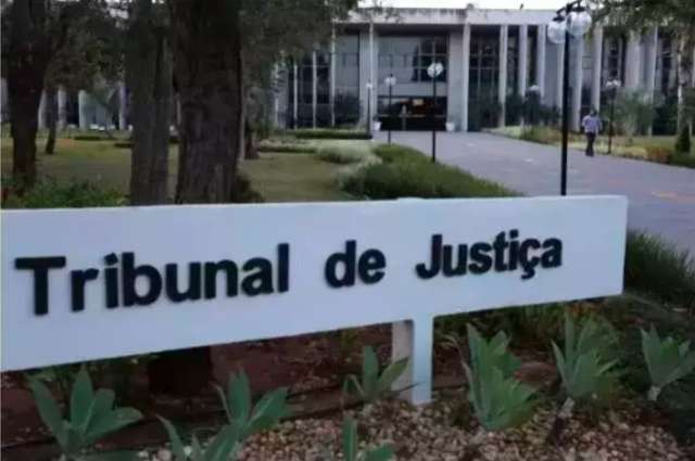 Construtora &eacute; condenada a indenizar dono de apartamento com piso rachado