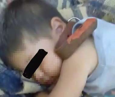 Avôdrasto prende menino de dois anos com coleira de cachorro e ainda filma