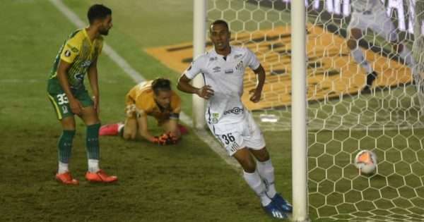 Santos vence com gols de jovens e sonha com melhor campanha da Libertadores