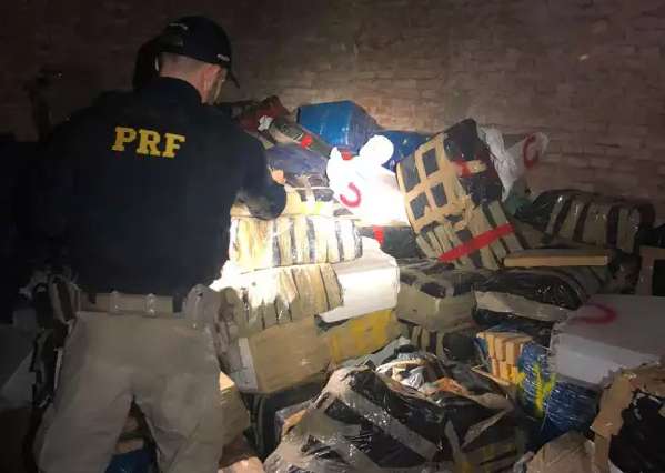 For&ccedil;a-tarefa encontra 9 toneladas de maconha em galp&atilde;o de fazenda