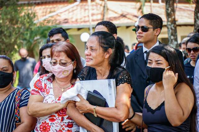 M&atilde;e de PM morto diz que n&atilde;o tem raiva, mas quer que motorista fique preso