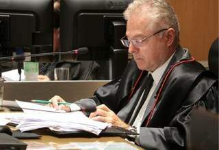 Desembargador Marco André Nogueira Hanson, relator do processo, durante julgamento (Foto: TJMS/Divulgação)