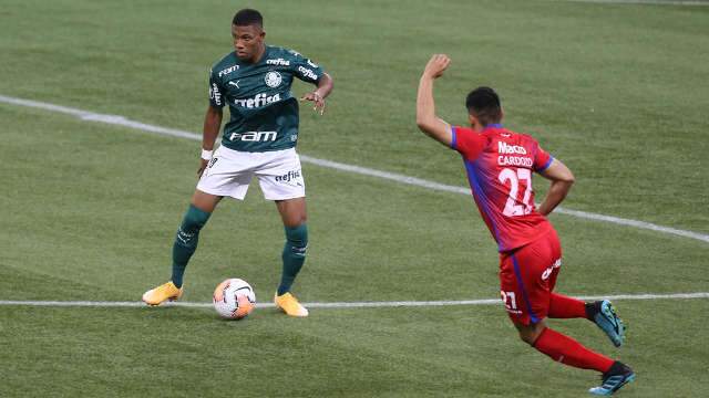 Palmeiras encerra s&eacute;rie negativa, goleia e tem melhor campanha da Libertadores