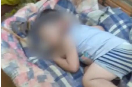  Ap&oacute;s amea&ccedil;a, m&atilde;e de crian&ccedil;a presa com coleira diz que vai sair da cidade
