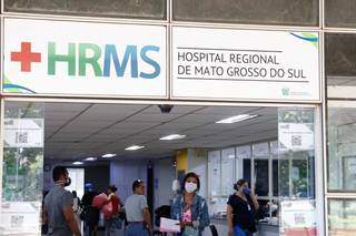Recepção do Hospital Regional de Mato Grosso do Sul, em Campo Grande (Foto: Henrique Kawaminami/Arquivo)