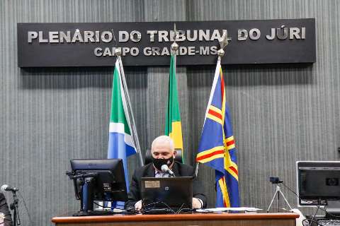 Defesa de r&eacute;u falta, recebe multa de R$ 10 mil e julgamento &eacute; cancelado