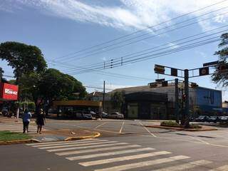 Acidente ocorreu no cruzamento da Marcelino Pires com João Rosa Góes (Foto: Fernanda Radai)