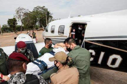 Ap&oacute;s 2 semanas, piloto que caiu com helic&oacute;ptero no Pantanal &eacute; transferido