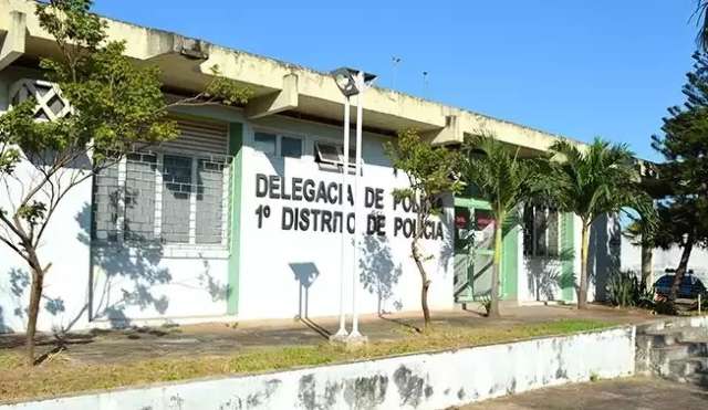 Adolescente tenta ferir m&atilde;e com faca e &eacute; parado por tiro de borracha 