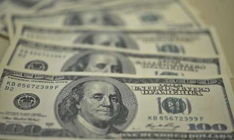 Queda do dólar perde fôlego com impasse sobre pacote de estímulos nos EUA