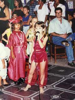 Ela começou a cantar aos seis anos em Inocência (Foto: Arquivo Pessoal)
