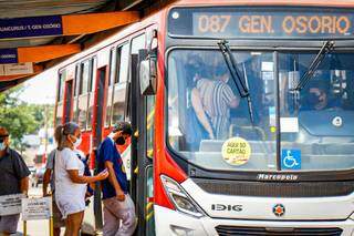 Terminais de &ocirc;nibus da Capital voltam a funcionar at&eacute; 23h30