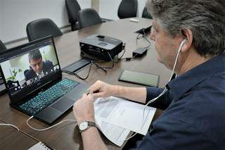 Jaime Verruck durante reunião por videoconferência nesta quarta. (Foto: Governo de MS | Divulgação)