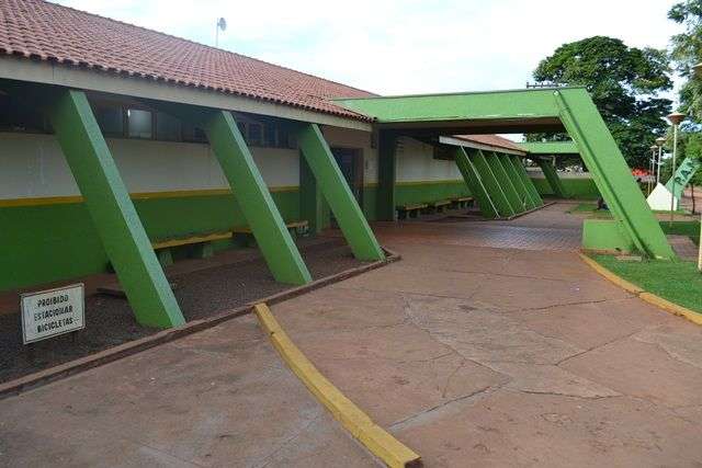 Idoso cospe na rua, &eacute; agredido a cadeiradas e socorrido com traumatismo craniano