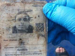 Passaporte de Yasa Barabara, encontrado em container onde estavam os corpos (Foto: ABC Color)
