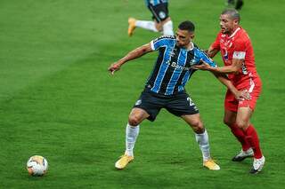 Gr&ecirc;mio empata aos 54 do 2&deg; tempo com o Am&eacute;rica de Cali e avan&ccedil;a em 1&deg; do grupo