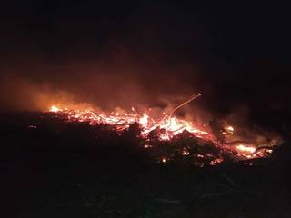 Incêndio em vegetação próximo ao Clube do Laço de Aquidauana (Foto: Divulgação - PMA)