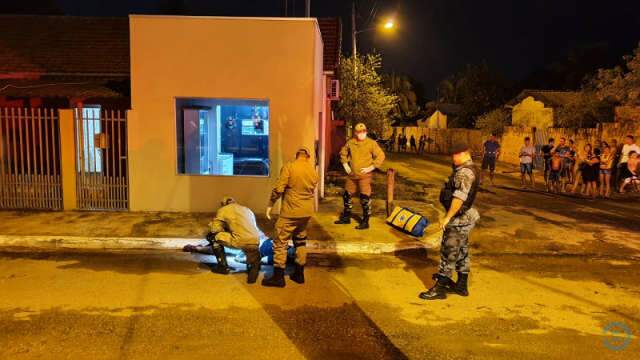 Homem mata amigo com quatro tiros e se entrega &agrave; pol&iacute;cia 