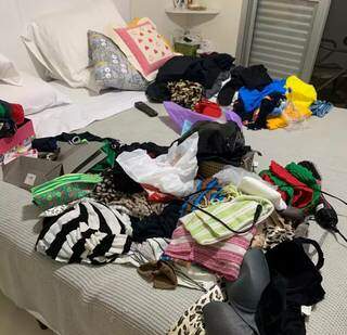 No quarto, ladrões jogaram roupas na cama (Foto/Arquivo pessoal)
